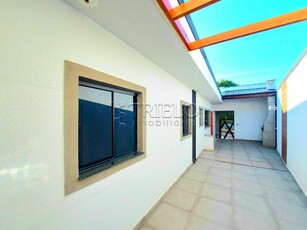 Casa à venda por R$ 550.000