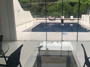 Casa com piscina suspensa no Morumbi