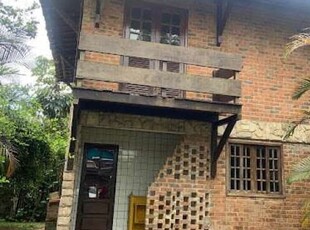 Casa linda e aconchegante para sua família com 03 quartos em aldeia