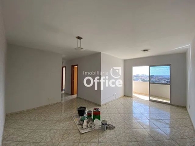 Apartamento com 3 dormitórios à venda, 112 m² por R$ 390.000,00 - Maracanã - Anápolis/GO