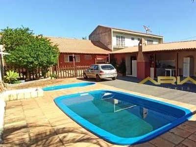 Casa com 4 quartos, 1 suíte, 2 piscinas e churrasqueira na Vila Brasil - Londrina/PR