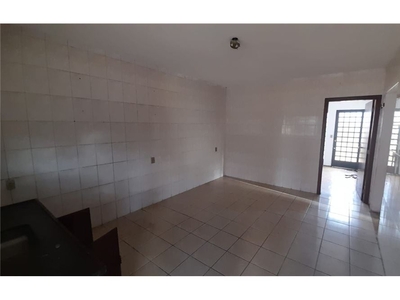 Casa em Centro, Botucatu/SP de 100m² 3 quartos à venda por R$ 239.000,00