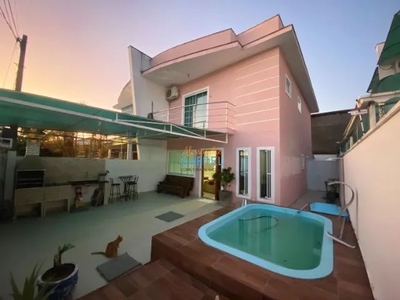 Casa independente no Jardim Mariléa com 4 quartos, piscina e churrasqueira Rio das Ostras