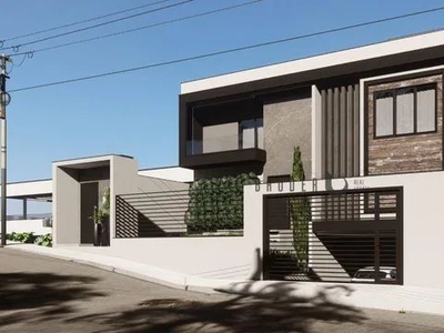 Casa moderna com acabamentos de alto padrão em localização privilegiada