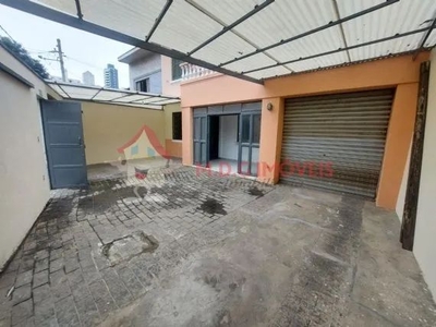 Casa na Aclimação, na Rua Dom Raimundo, com 5 quartos, próximo ao metrô Vergueiro.