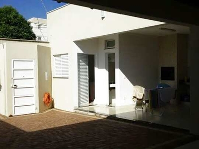 Casa para aluguel tem 180 m2 com 03 quartos no Bairro Nova Uberlândia - Uberlândia - MG