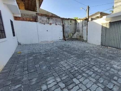 Casa térrea em Vila Praiana, 2 quartos com suíte e garagem