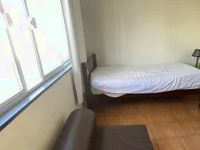 Quarto individual feminino, para estudantes e trabalhadoras