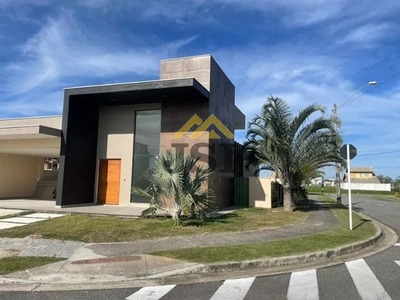 Casa com 3 dormitórios à venda, no condomínio Alphaville em Cabo Frio, por R$ 1.400.000