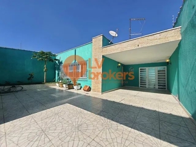 CASA TERREA COM 3 DORMITÓRIOS 1 SUITE 4 VAGAS AMPLO QUINTAL EXCELENTE LOCALIZAÇÃO - SUZANO