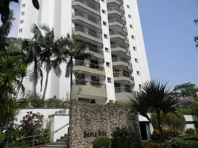 União perfeita com seus 330m² e incomparável área verde do condomíno Santa Elena