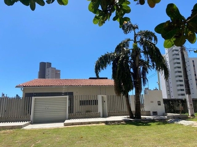 Casa para venda possui 350 metros quadrados com 4 quartos em Ponta Negra - Natal - RN