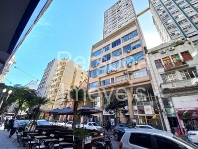 Apartamento com 03 dormitórios na rua dos andradas – centro histórico – porto alegre - rs