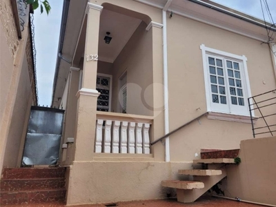 Casa a venda com perfil comercial localizada na região central de piracicaba