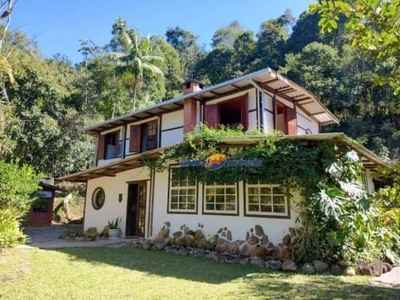 Casa com 8 dormitórios à venda, 327 m² por r$ 865.000,00 - albuquerque - teresópolis/rj