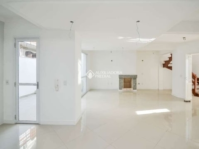 Casa em condomínio fechado com 3 quartos para alugar na rua doutor arnaldo da silva ferreira, 285, jardim isabel, porto alegre, 250 m2 por r$ 4.900