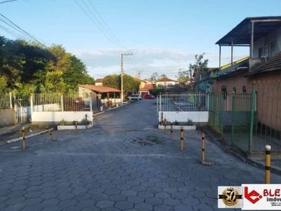 Casa em construção em condomínio em santa cruz - rio de janeiro.