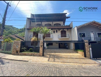 Casa no Bairro Valparaiso em Blumenau com 4 Dormitórios (1 suíte) e 600 m²