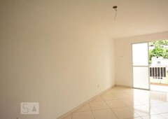 APARTAMENTO no 2º andar com 2 dormitórios e 1 garagem