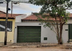 Casa com 3 quartos à venda no bairro Vila Lucy, 170m²