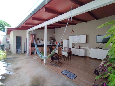 Casa com 3 quartos à venda no bairro Sudoeste, 260m²