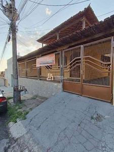 Casa com 3 quartos para alugar no bairro Industrial