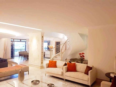 Casa com 5 quartos à venda no bairro Mangabeiras, 820m²