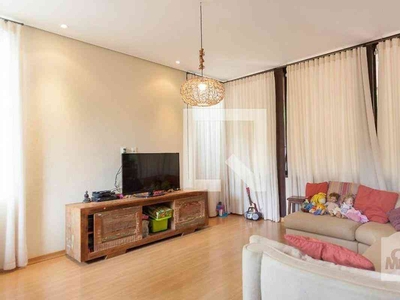 Casa com 6 quartos à venda no bairro Ouro Velho Mansões, 252m²