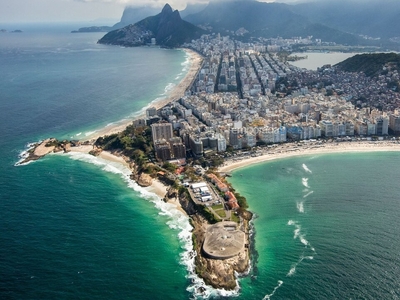 Apartamento Sofisticado com 3/4 no Forte de Copacabana - RJ