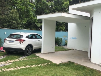 Casa com 03 suites na Praia do Estaleiro em Balneário Camboriu -SC,