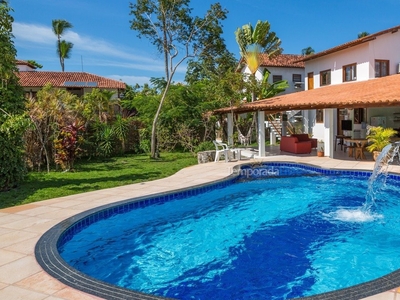 Casa com 6 suítes, com piscina, localizada à 80m do mar