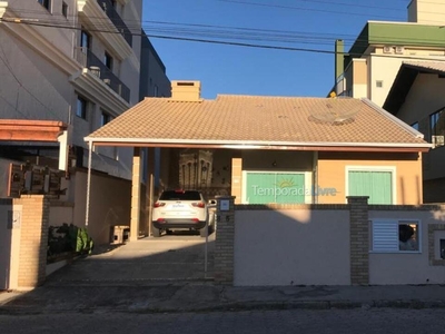 Casa completa em bombas com estacionamento p/3 carros