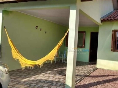 Casa para até 6 pessoas no centrinho da Nova Tramandaí.