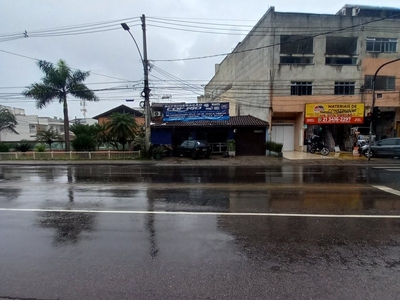 CASA PE DIREITO BEM ALTO TEM PLANTA