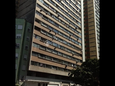 Kitnet reformado no centro histórico de Porto Alegre