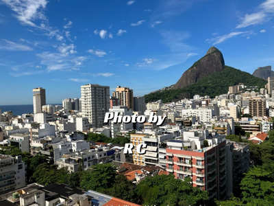 Selva de Pedra com vista para o mar e montanha