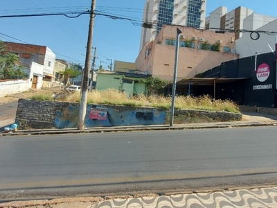 terreno no centro de Cuiabá - há uma quadra da Avenida Getúlio Vargas