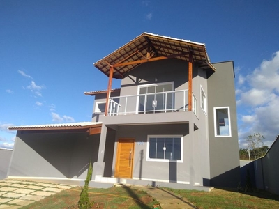 Venda de Casa em Condomínio em São Lourenço MG (2 suítes e 1 quarto)