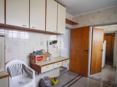 Apê com 102m² na Vila Ipojuca - SP com 3 dormitórios (1 suíte), 2 banheiros e 2 vagas de garagem.