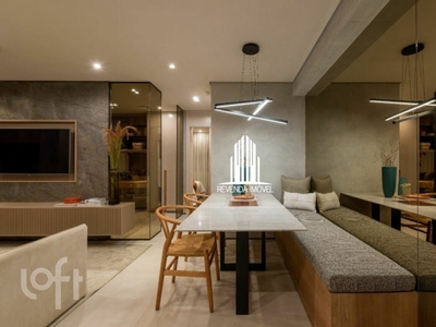 Apartamento à venda em Alto de Pinheiros com 230 m², 4 quartos, 4 suítes, 2 vagas