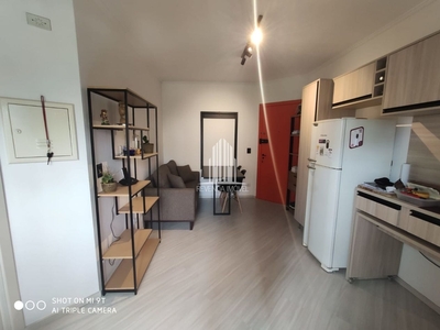 Apartamento na Vila Suzana com 1 dormitório todo mobiliado e 1 vaga de garagem!