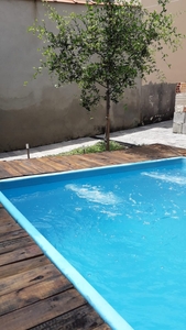 Casa 2 quartos à venda no bairro São Francisco de Assis, Esmeraldas em meio lote. Possui piscina e 3 vagas.