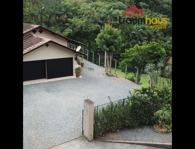 Casa no Bairro Vila Itoupava em Blumenau com 3 Dormitórios (1 suíte) e 130 m²