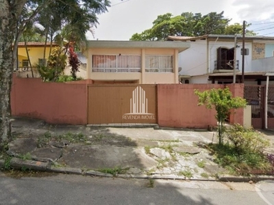 Casa térrea 230m² no Butantã com 3 dormitórios e 4 vagas