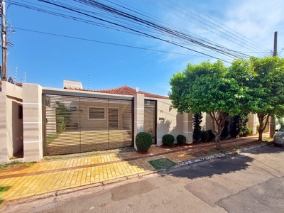 Casa Térrea com 3 Suítes e duas vagas de garagem localizada na Rua Rua Pirizal bairro Monte Carlo na cidade de Campo Grande MS