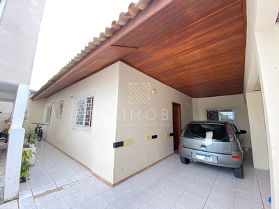 Casa à Venda com 3 Dormitórios incluindo 1 Suíte , na Região do Uberaba, Curitiba, PR