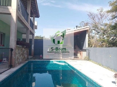 Casa à venda com piscina e móveis planejados no Condomínio fechado Atibaia Park I, Atibaia, SP com 230m² de área útil