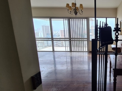 Excelente apartamento, no quarteir?o mais nobre da Tijuca, com 192m?, um apartamento por andar e a 70 metros da Esta??o do Metr? Uruguai!