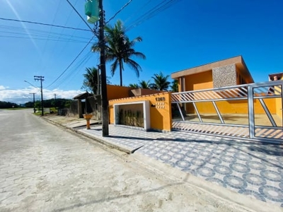 Linda casa com piscina em itanhaém