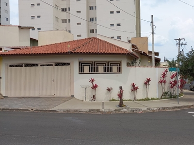 Linda casa de esquina à venda, a cem metros da avenida conceição com tr~es dormitórios no jardim guanabara, na maravilhosa cidade deIndaiatuba, SP